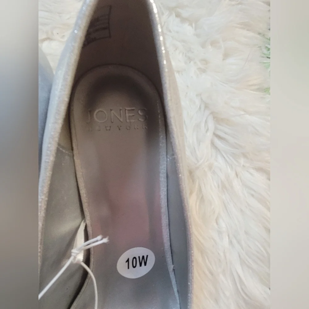 Silver Glitter Heels with Bow Accent - Picture 3 of 10